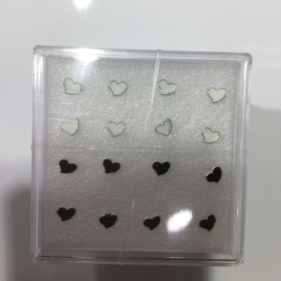 Small crooked heart anti-peanut ear studs