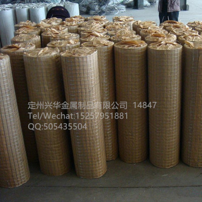 Small hole wire mesh is used for sand screening in construction site, wire mesh