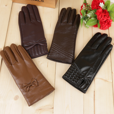 Autumn and winter women's leather gloves warm and fluffy touch screen gloves.