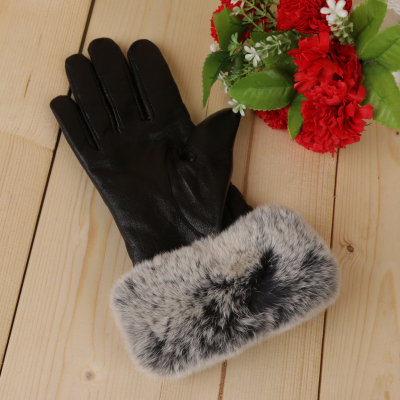 Leather gloves, ladies' winter touch gloves and warm and thick rabbit hair.
