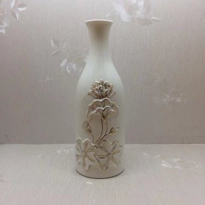 Ceramic vase arts and crafts, small expressions using white porcelain waterproof lotus made gold floating flowers