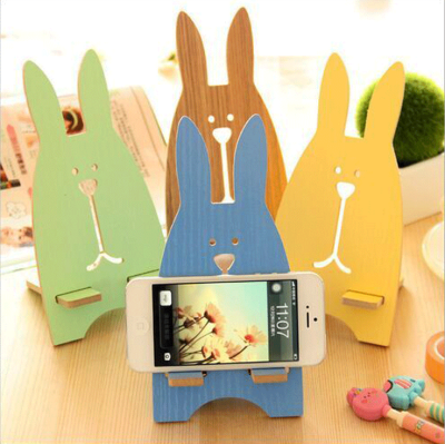 Picture jailbreak rabbit wooden mobile phone stand