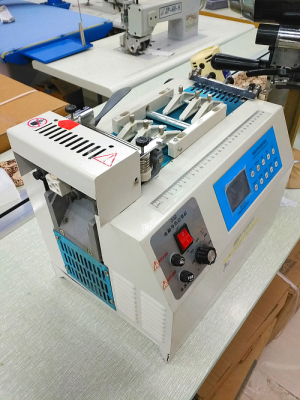 Junyi. Automatic Computer Hot and Cold Ribbon Cutting Machine Zipper