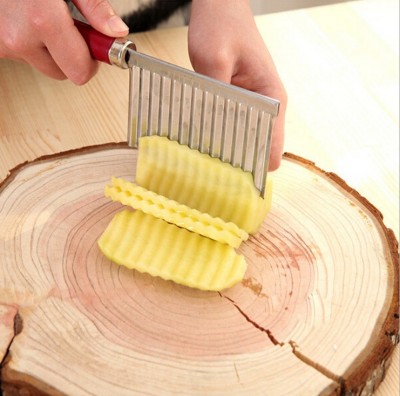 Cut the potatoes wavy potato strip cutter knife kitchen gadget new exotic products
