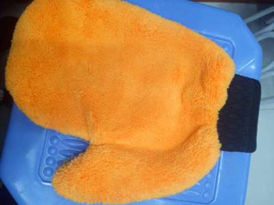 A clean pair of gloves coral velvet 25*21