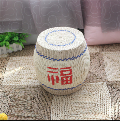The kindergarten child bench stool round change shoes stool the garden of the garden grass to make up the short stool.