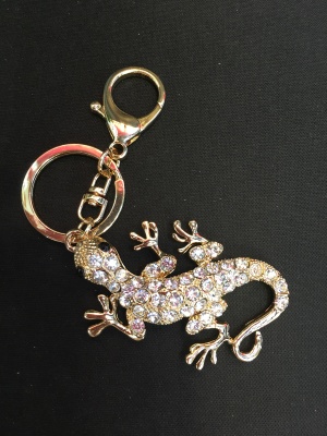 Alloy insert and drill keychain south Korean cartoon gift card factory direct sales.