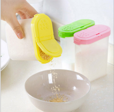 Creative food grade plastic oval seasoning pot kitchen with cover pepper seasoning box kitchen gadget