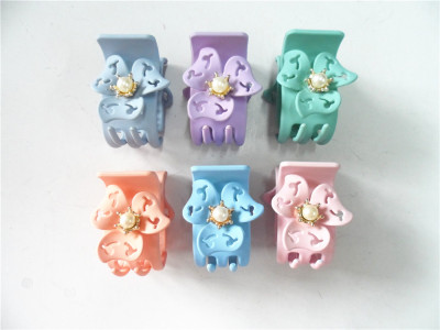 Manufacturers selling a variety of 3 cm plastic sticky Pearl Flower hairpin hair hair grab