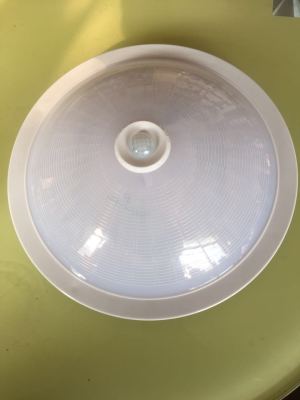 LED8W induction light festival can automatically turn on and off the staircase light center induction light