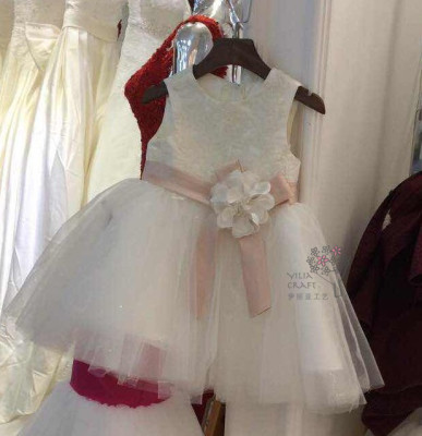 Children's wedding dress costumes for children's dress.
