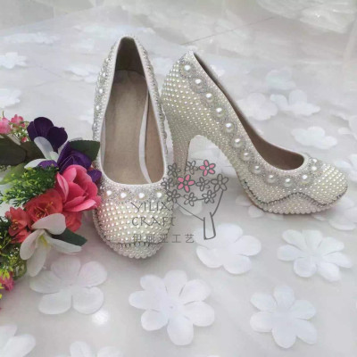 The new high heel crystal wedlock shoe western style.