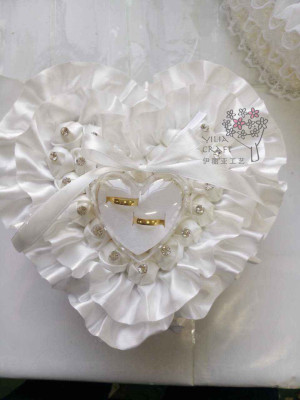 The new ring is a jewelry box for wedding flower girl bridesmaid to exchange the ring box manufacturer direct sale.