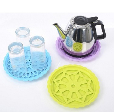 The new plastic multi-use tray hot water kettle mat double layer asphalt pan heart cup cushion insulation cushion