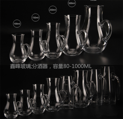 With the scale of wine wine meter cups drinkers white wine glass glass wine jars glass