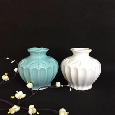 Simple flower arrangement for small mouth vase with vertical stripe ceramic vase