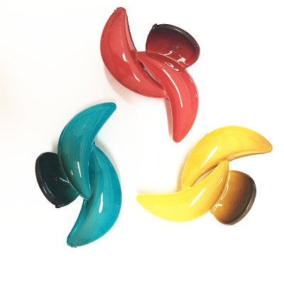 Factory direct sales of 8 cm jelly plastic hair clip caught new popular color strange hand clip