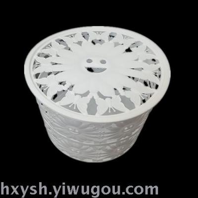 Plastic basket with round cover is included in basket 1678/1679