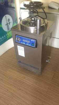 Sterilizer/internal circulation /60 liter pressure steam sterilizer.