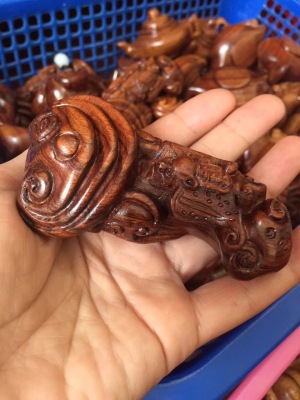 The manual fine carving 】 natural Lao huanghua pear wood carving hand piece PI xiu handicraft small pieces to play small pieces