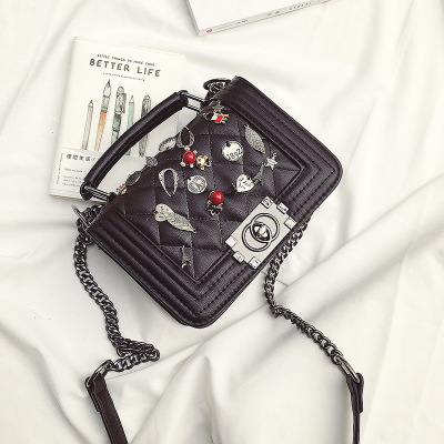 A fall trend of the new Europe and the small embroidery accessories chain bag shoulder bag Messenger bag