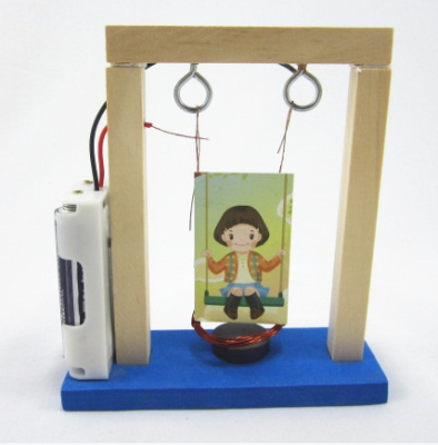 Students assemble scientific toys with materials by hand