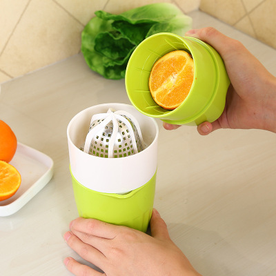 Portable plastic juicer, hand juicer, lemon hand juicer, mini multi-function juicer