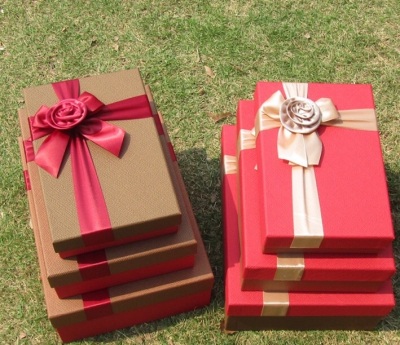 The new rose bow gift box rectangle three-piece set receive gift box set.