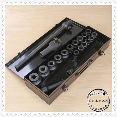 Auto repair kit hardware toolbox socket wrench ratchet wrench.