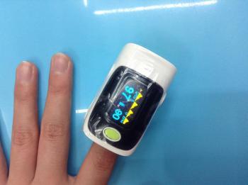 Home intelligent oxygen meter finger clip heart rate monitor blood oxygen pulse detector for medical devices