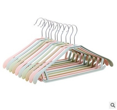 The plastic hanger is thickened and traceless. The wide shoulder coat rack is used to dry the clothes rack for adults