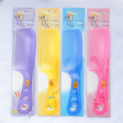 Color soft material three-hole comb cheap plastic comb 2 yuan shop floor.