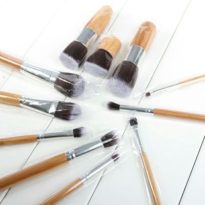 11 bamboo handle makeup brush set for beginners cosmetic kit full set of blush powder eyeshadow brush.