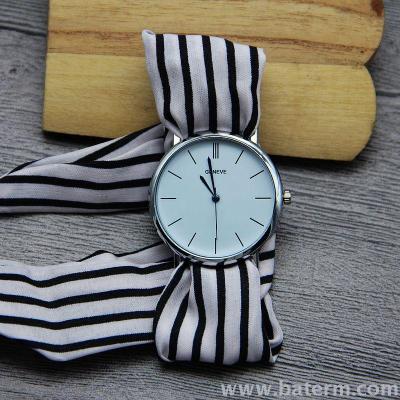 Fashion Hot School black and white trainee series of small fresh black stripes cloth watches