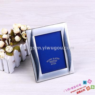 Fashionable and simple European style high - grade electroplating metal frame set up creative wall.