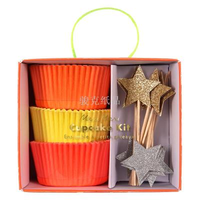 The orange gold powder is inserted into the cupcake cocktail party to customize the cupcakes