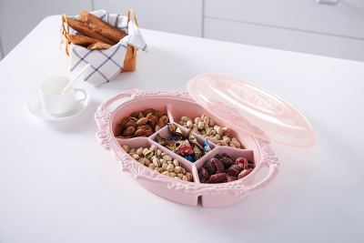 New creative multi-functional relief pattern candy box with a dried fruit plate with a dried fruit plate