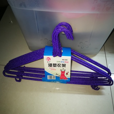 The factory sells 10 yuan fine clothes rack plastic without mark large adult men and women are available