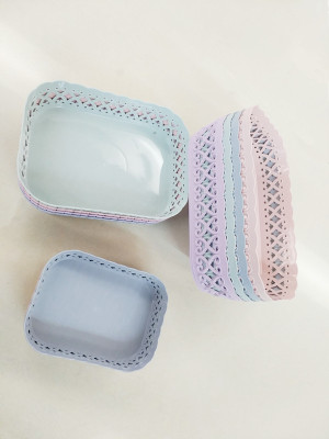 New multi-functional and creative woven heart-shaped checkered basket with plastic finishing basket