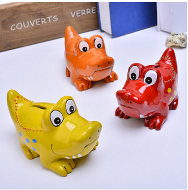 Popular children's piggy bank cute piggy bank ceramic crafts placed a small crocodile piggy bank