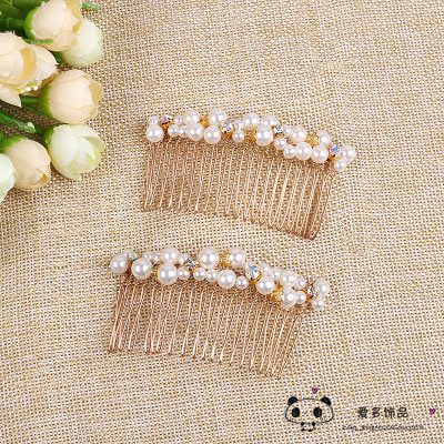 The pearl water drill hair comb inserts The comb fringe to comb The tray hair to take The tooth to insert The diamond to act The role of ornament hair card