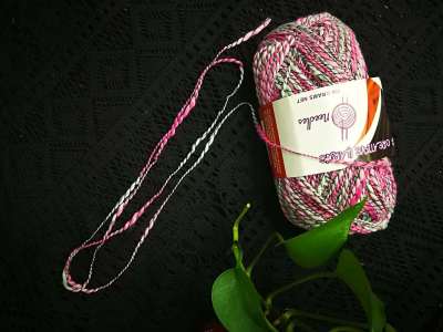 Manufacturer direct selling acrylic wool yarn trade woolen yarn scarf hat yarn loop yarn.