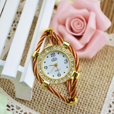 Quick sale through hot style fashion hot gold diamond-encrusted wire bracelet watch lady elegant watch quartz watch.