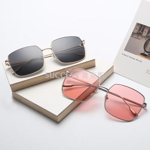 Zhou Yangqing Star Same Style Sunglasses Female Fashion round Face Internet Celebrity Korean High-End Sunglasses male 