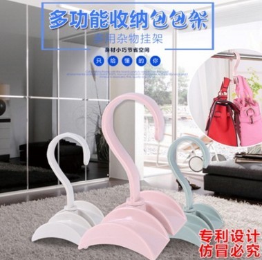 The creative bag is attached to the rack hook hanger wall hanging can be rotatable hanging bag hanger hook.