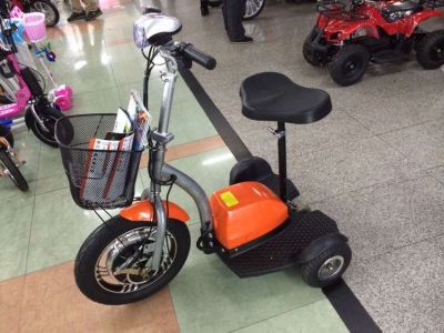 Three - wheeled electric vehicle for the aged