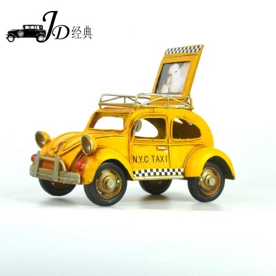 Antique iron model car model retro beetle model home furnishing photo clip for birthday present.