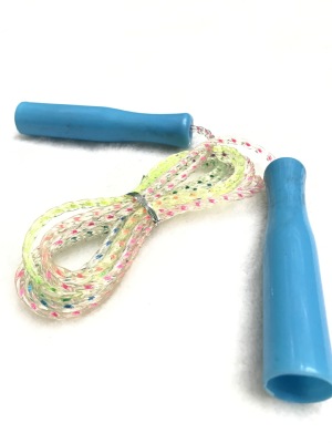The factory sells the seven color rope skipping rope school children's fitness special small wholesale.