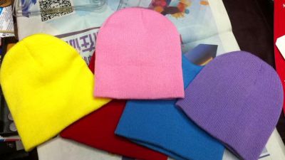 The Children 's knitted elastic monochrome acrylic hat winter hat label DIY factory yiwu foreign trade factory export to Europe and America.