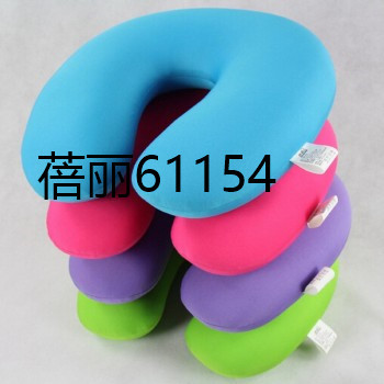 Foam particles are filled with the \"U\" neck pillow.